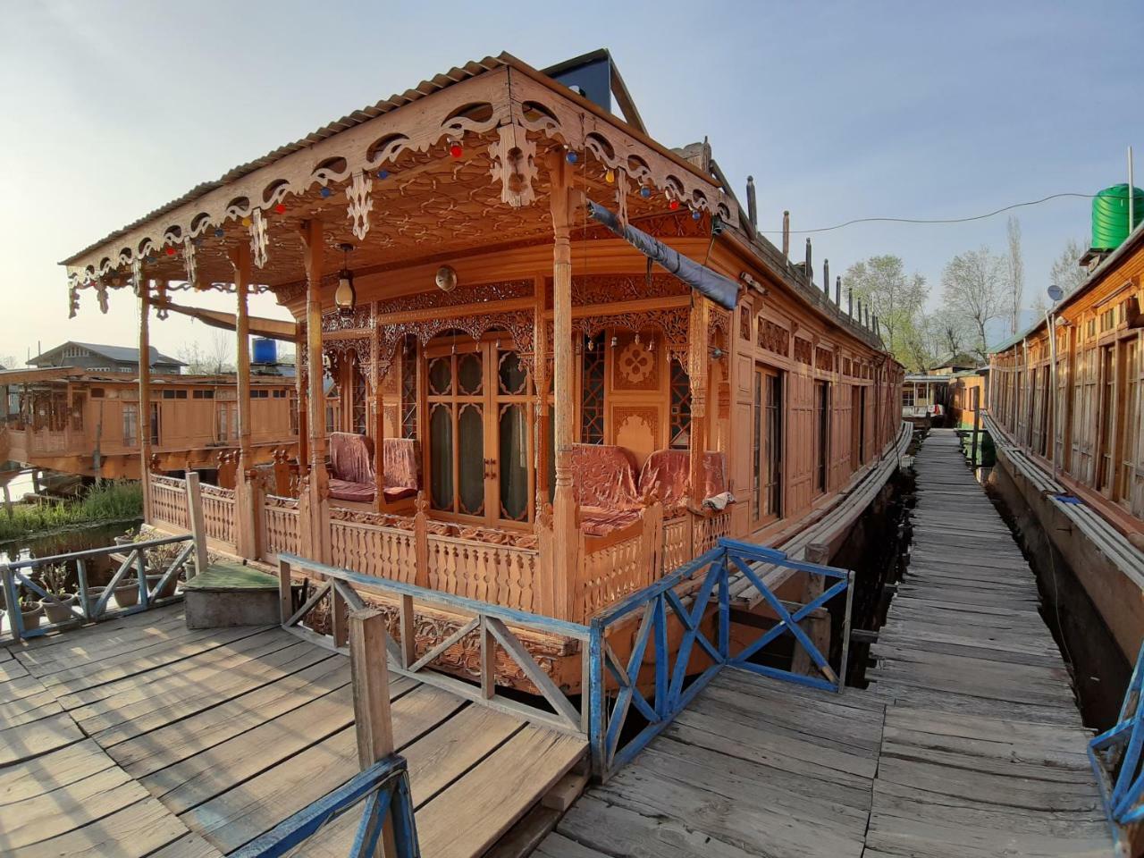 Heritage Geneva House Boat Srīnagar Exteriör bild